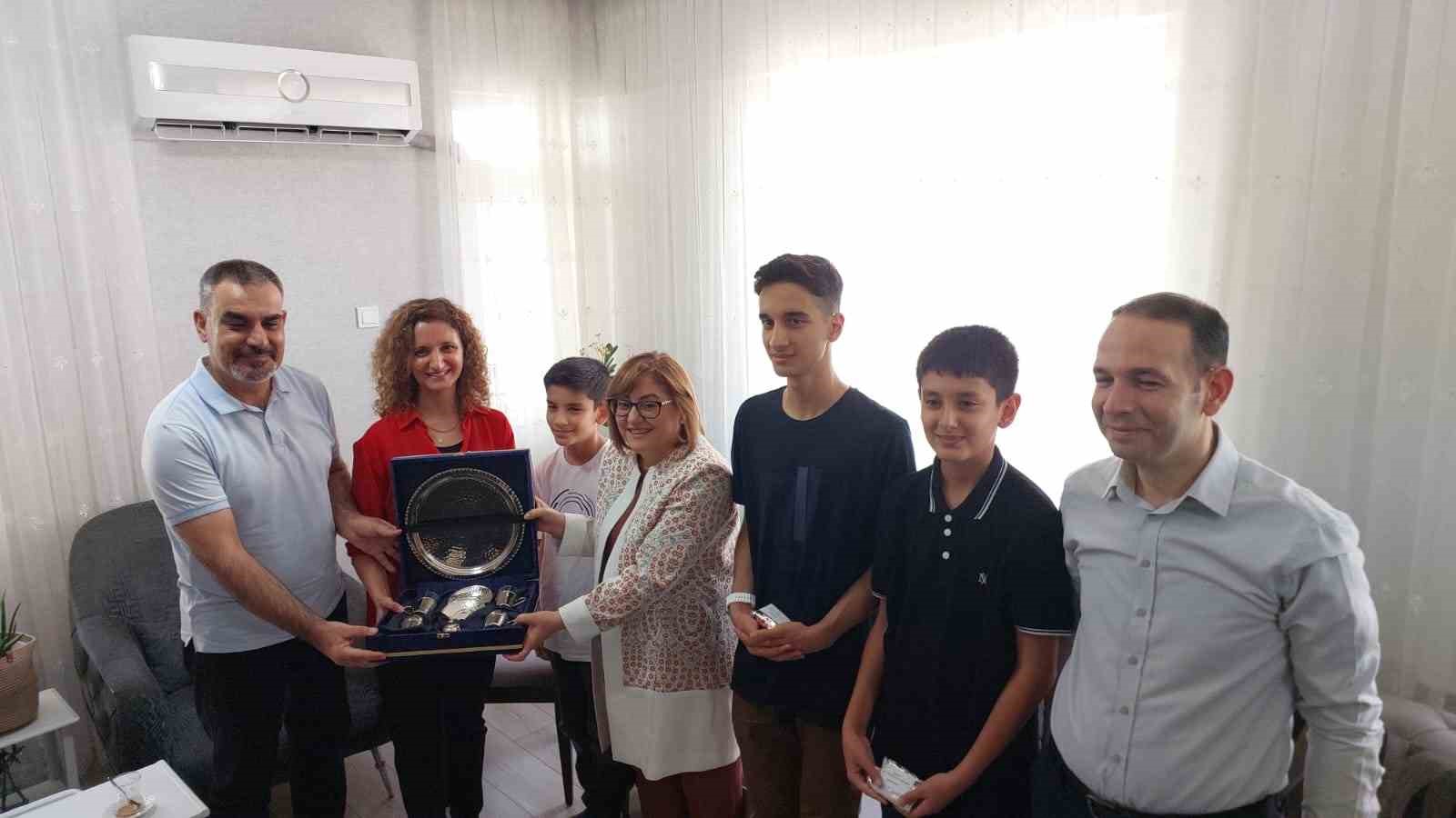 Fatma Şahin’den Gaziantepli Türkiye birincisi ağabey-kardeşe tebrik