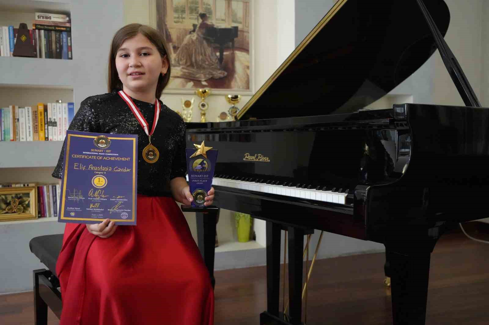 Gaziantep'te Piyanonun genç yeteneği Elif, yarışmada birinci oldu