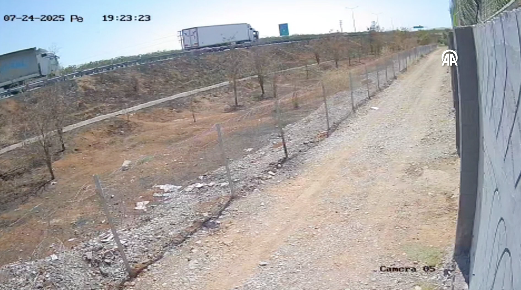 Gaziantep'te tırın park halindeki araca çarpıp alev alması güvenlik kamerasında