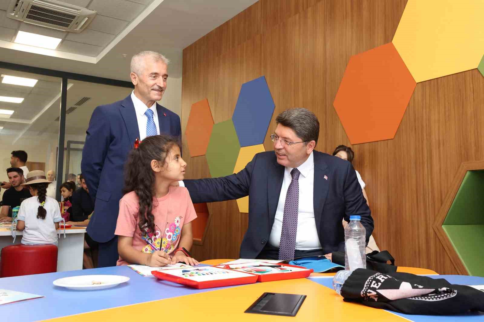 Bakan Tunç, Türkiye'nin En Büyük İkinci Camiinde: Şahinbey'de Anlamlı Ziyaret