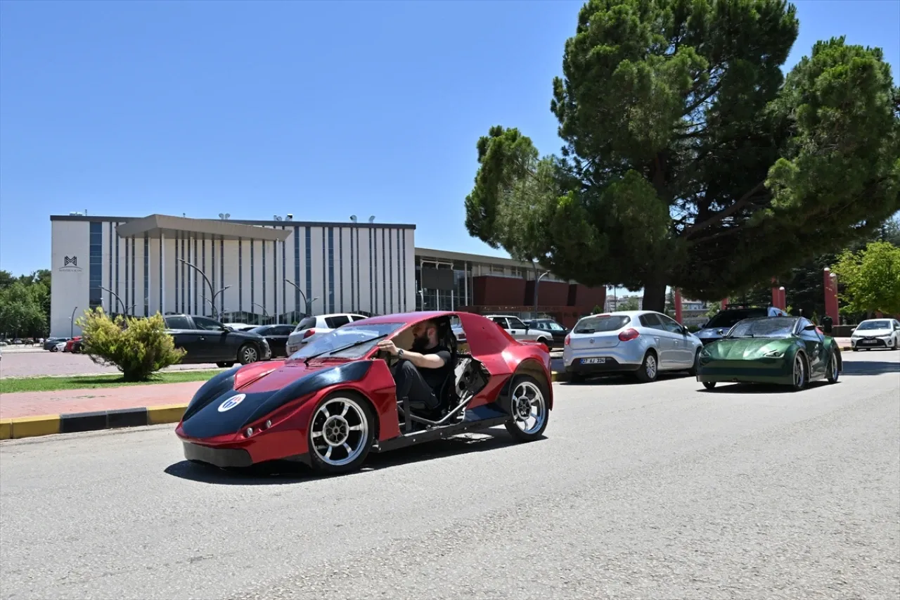Yapay zeka destekli elektrikli araç "Hilal" ile TEKNOFEST'te derece peşindeler