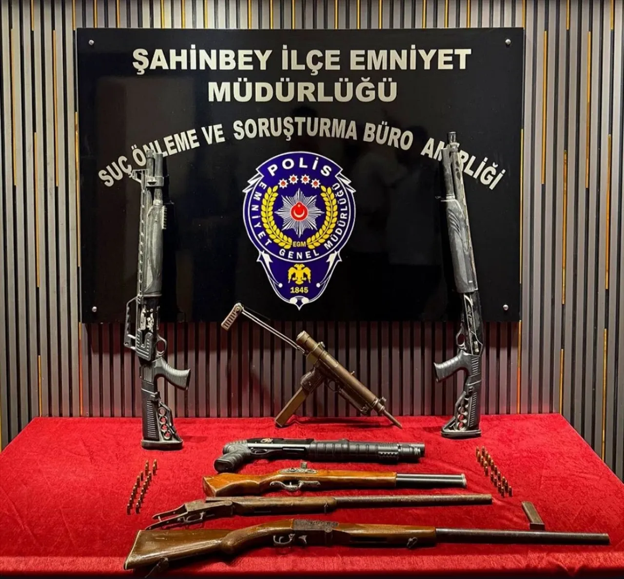 Gaziantep'te kaçak silah operasyonunda 2 şüpheli gözaltına alındı