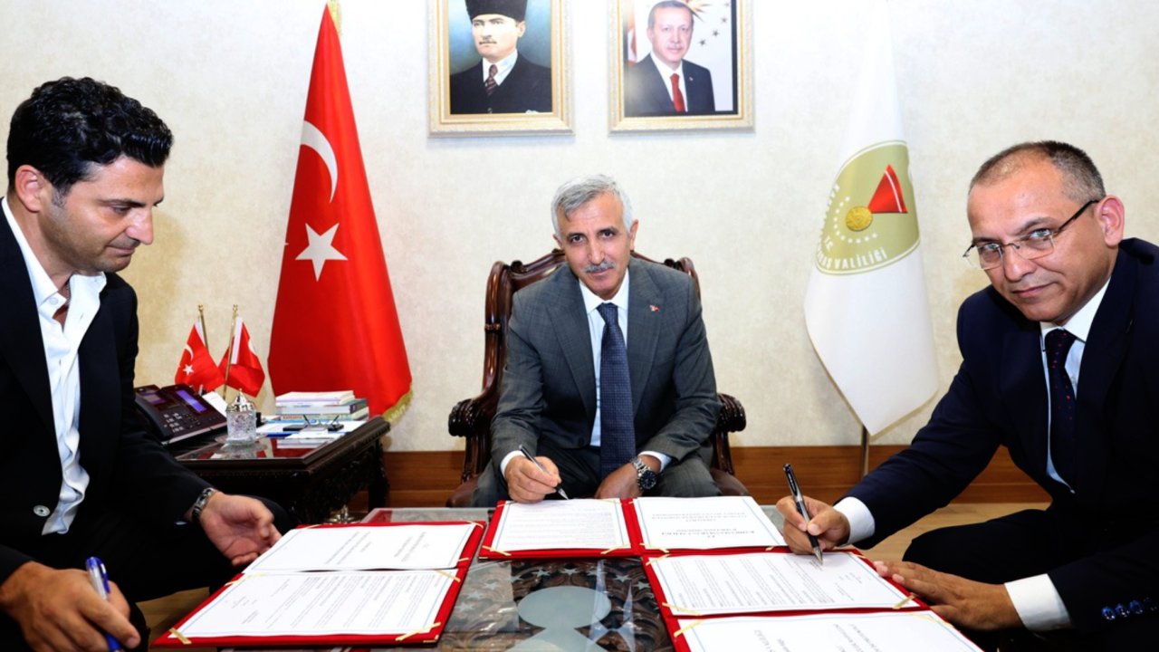 Gaziantepli iş insanı babasının köyüne ilkokul yaptırıyor