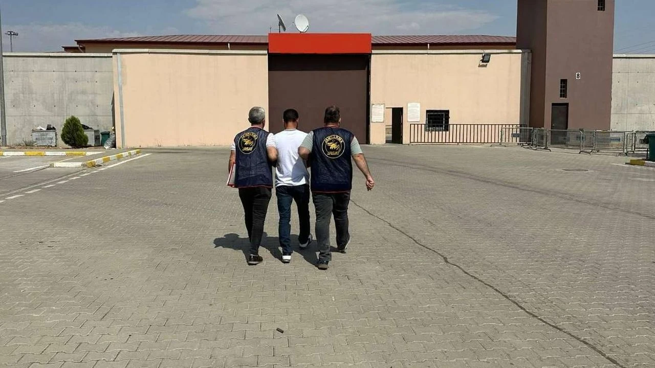 Gaziantep’te 30 Yıl Hapis Cezası Bulunan Firari Zanlı JASAT Operasyonuyla Yakalandı