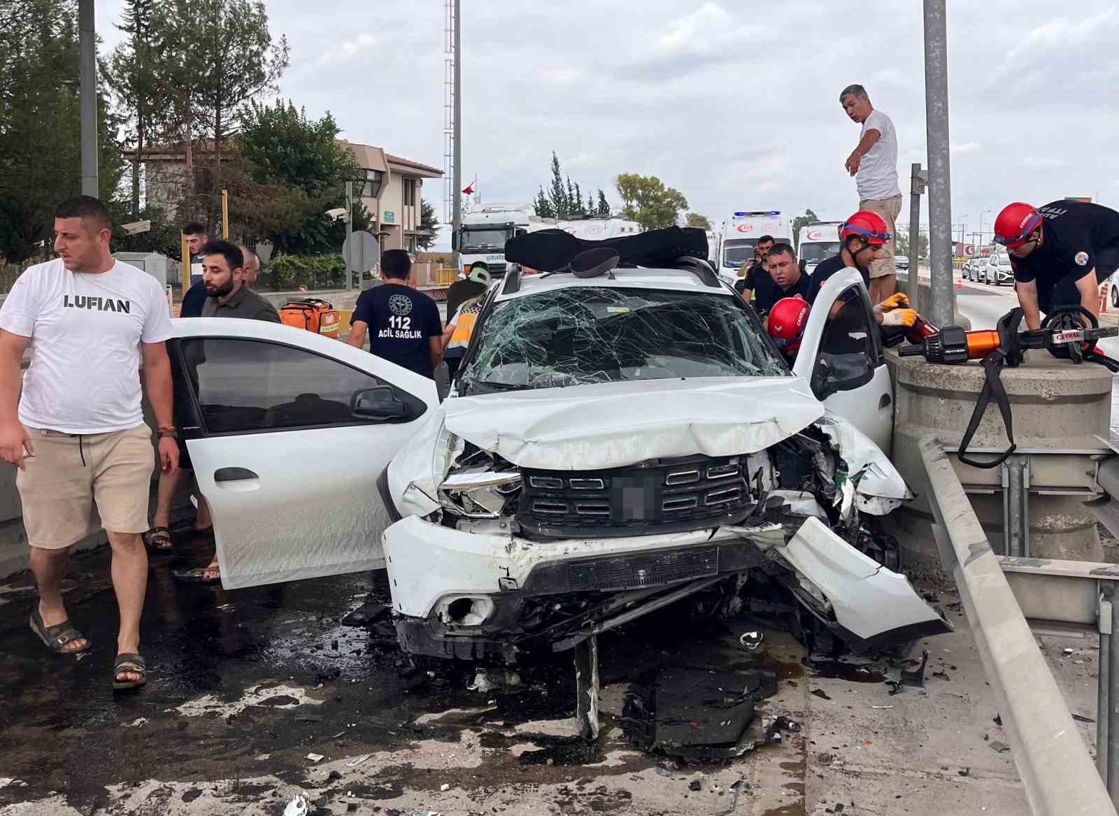 Tarsus-Adana-Gaziantep (TAG) Otoyol gişesinde feci kaza: 1 ölü, 4 yaralı