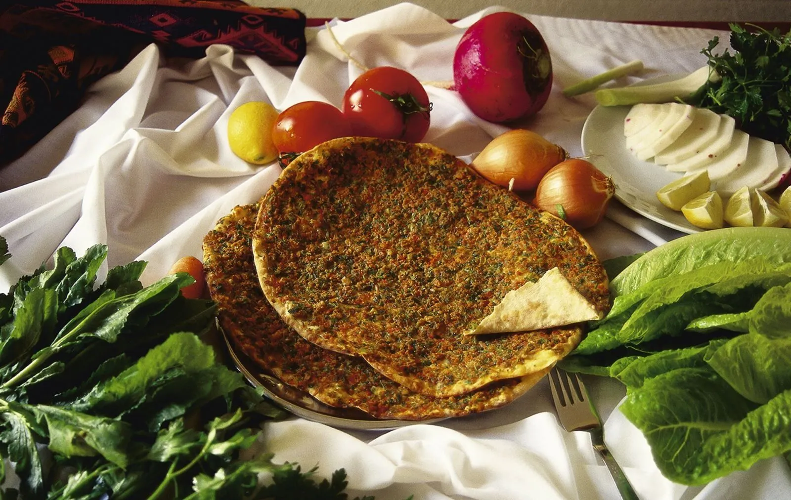 Antep Lahmacunu Nasıl Hazırlanır?