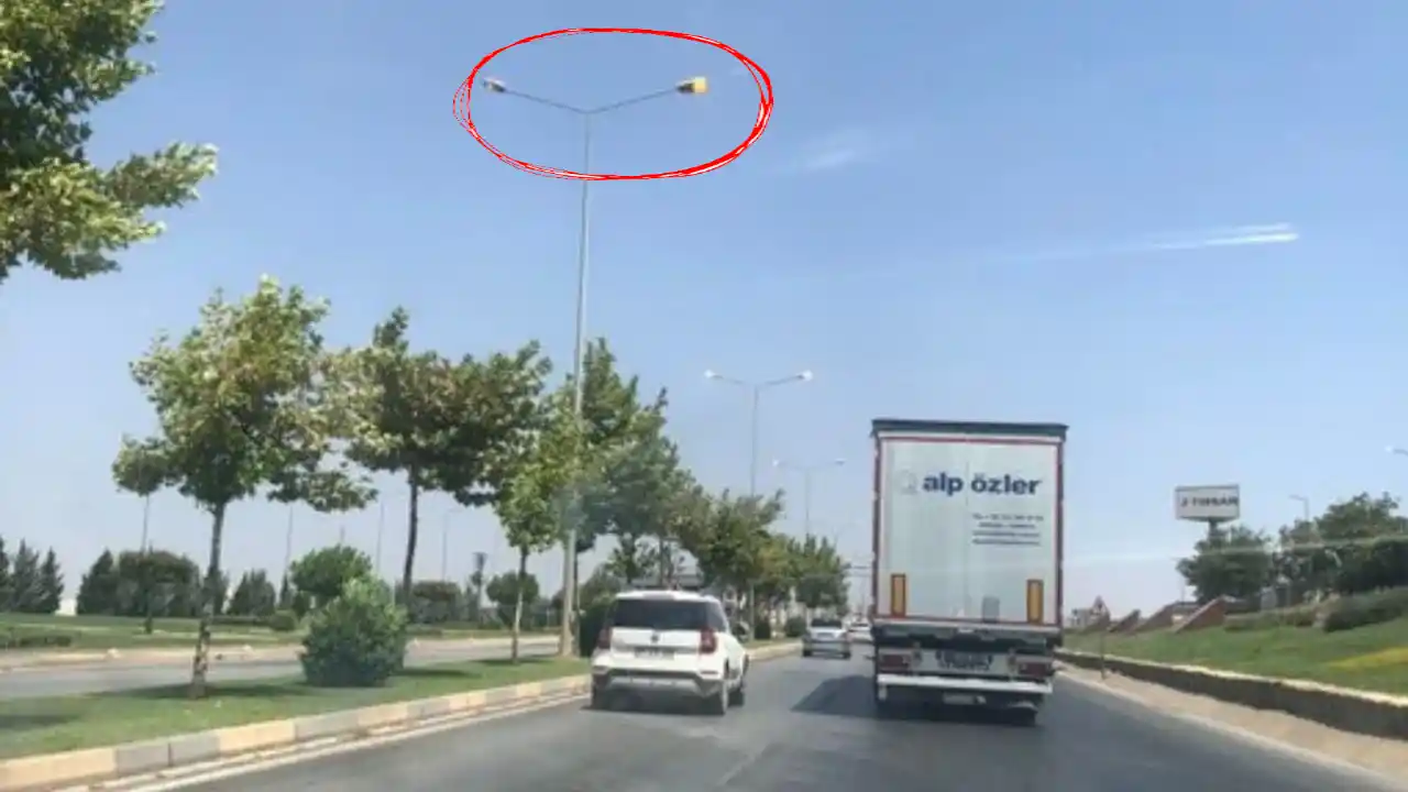 Gaziantep'te Gündüz Yanan Sokak Lambaları Vatandaşı Çileden Çıkardı!