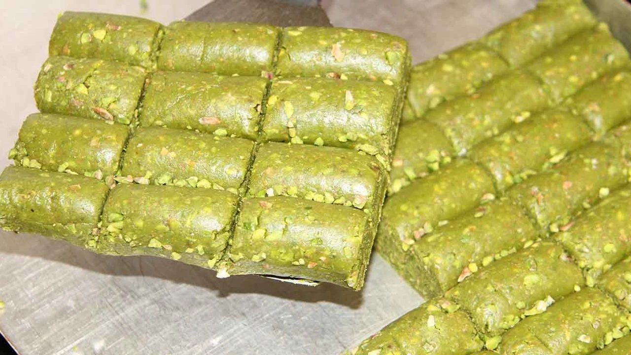 Antep Fıstığı Ezmesi Tatlılarda Yeni Trend Oldu: Gelenekten Moderne Lezzetler