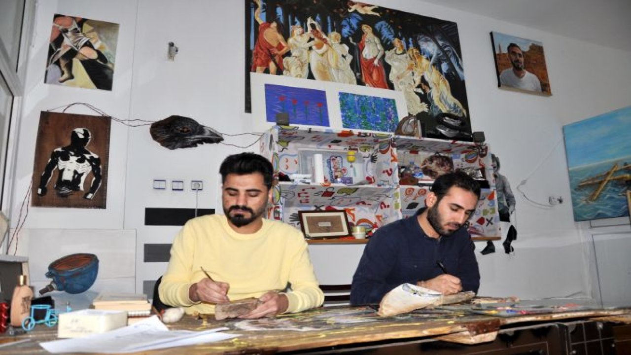 Ahşap parçalarını sanata dönüştürüyorlar