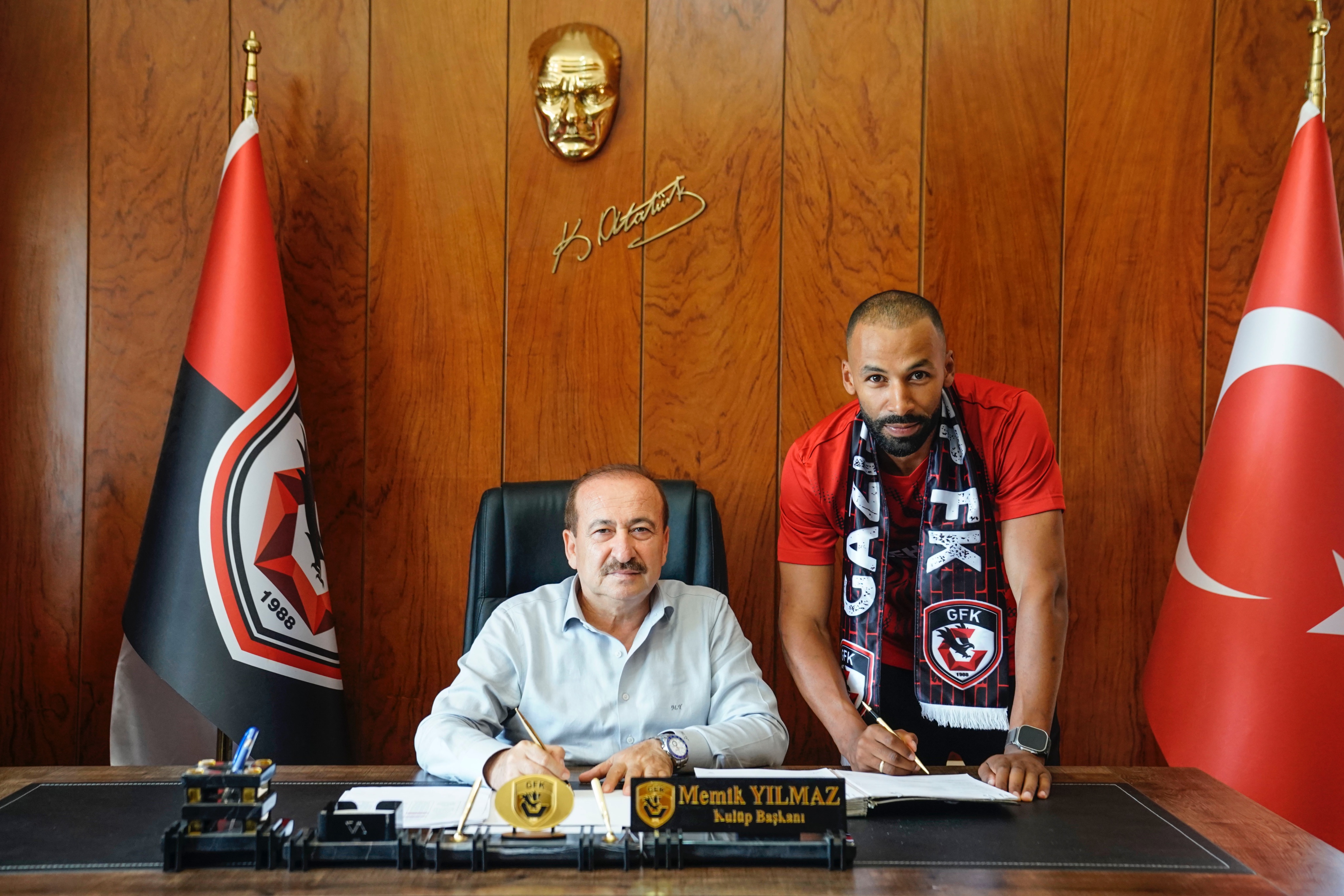 Gaziantep FK'da Yeni transfer Nazım Sangare resmi sözleşmeye imza attı