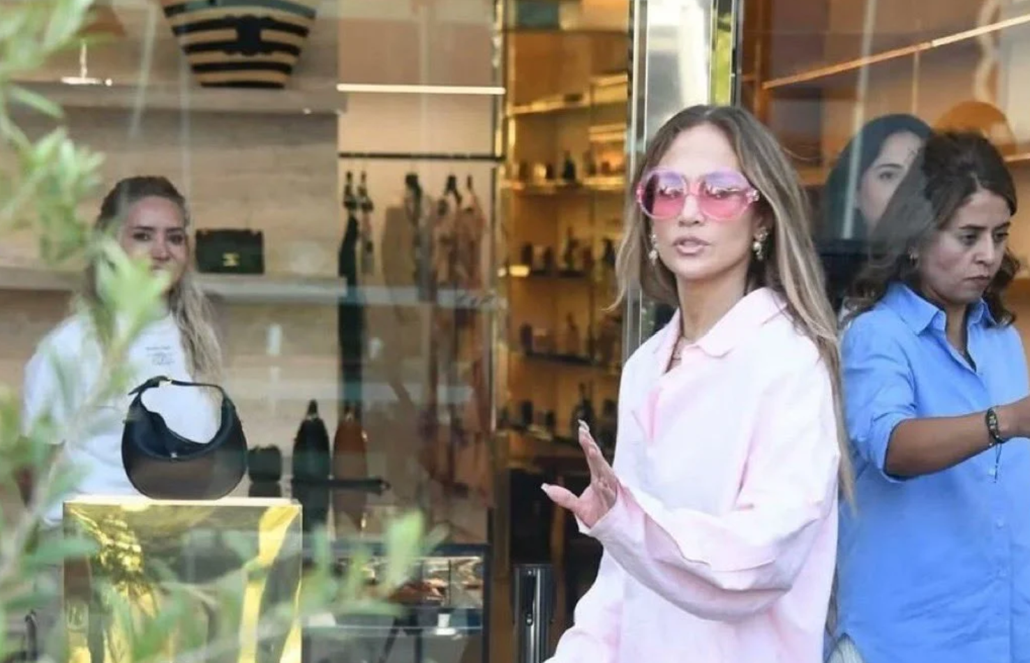 Jennifer Lopez’i Geri Çeviren Mağaza Güvenlik Görevlisine Yaptırım Uygulamayacak