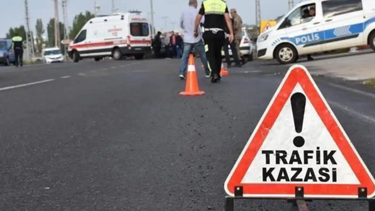 Gaziantep’te 8 Şubat Mahallesi’nde İki araç kafa kafaya çarpıştı: 5 Yaralı
