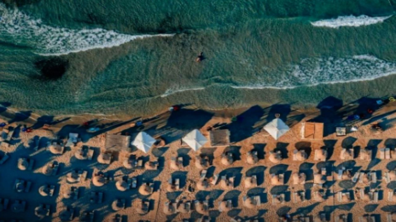 İzmir Günübirlik Rotalar: Alaçatı, Çeşme, Urla ve Foça’yı Araç Kiralama ile Keşfedin