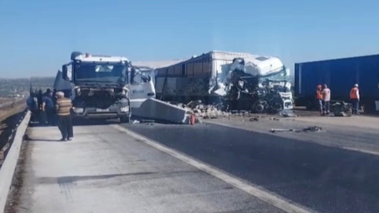Tarsus-Adana-Gaziantep (TAG) Otoyolu’nda 2 tır çarpıştı: 2 yaralı