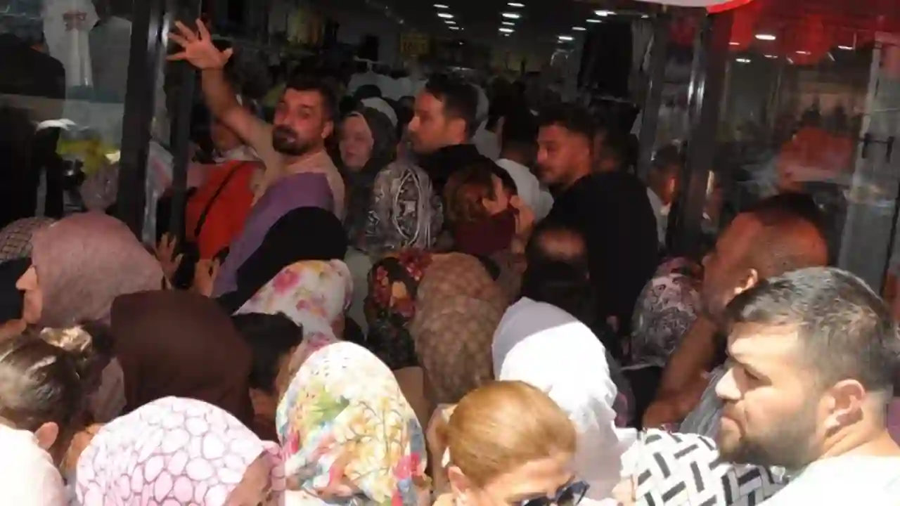 Gaziantep’te 20 TL’lik İzdiham: Mağaza Açılışında Nefes Kesen Kalabalık
