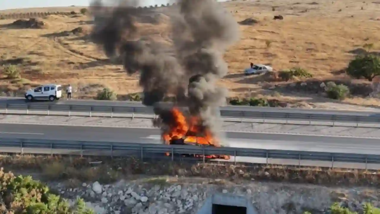 Gaziantep’te otomobil alev topuna döndü: O anlar dron kamerasında