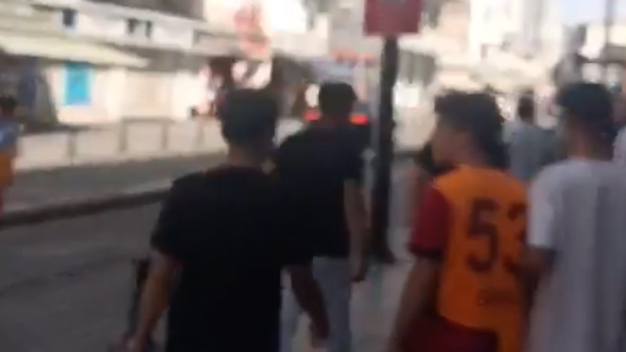 Gaziantep Karagöz Caddesi’nde Silahlı Çatışma! Vatandaşlar Panik Halinde Kaçtı
