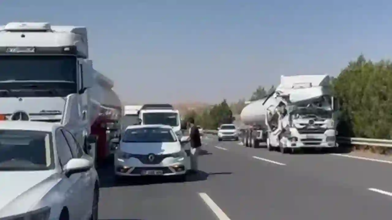 Şanlıurfa-Gaziantep Otoyolu savaş alanına döndü