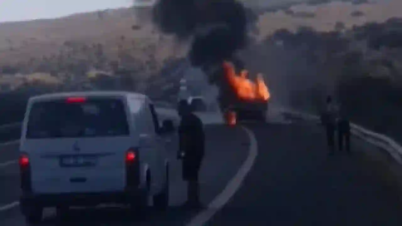 Gaziantep-Nizip Otoyolu’nda Kamyonet Alev Topuna Döndü: 1 Yaralı