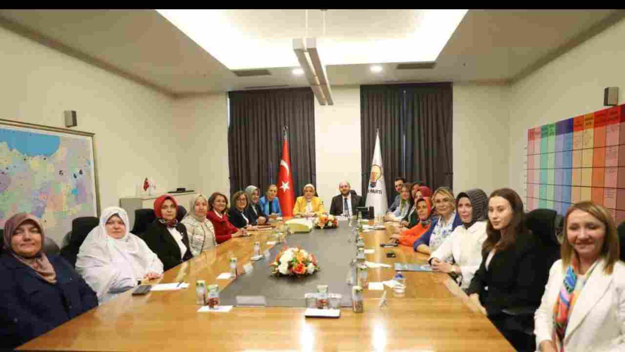 AK Parti Kadın Kolları’ndan Kadın Belediye Başkanlarıyla İstişare Toplantısı