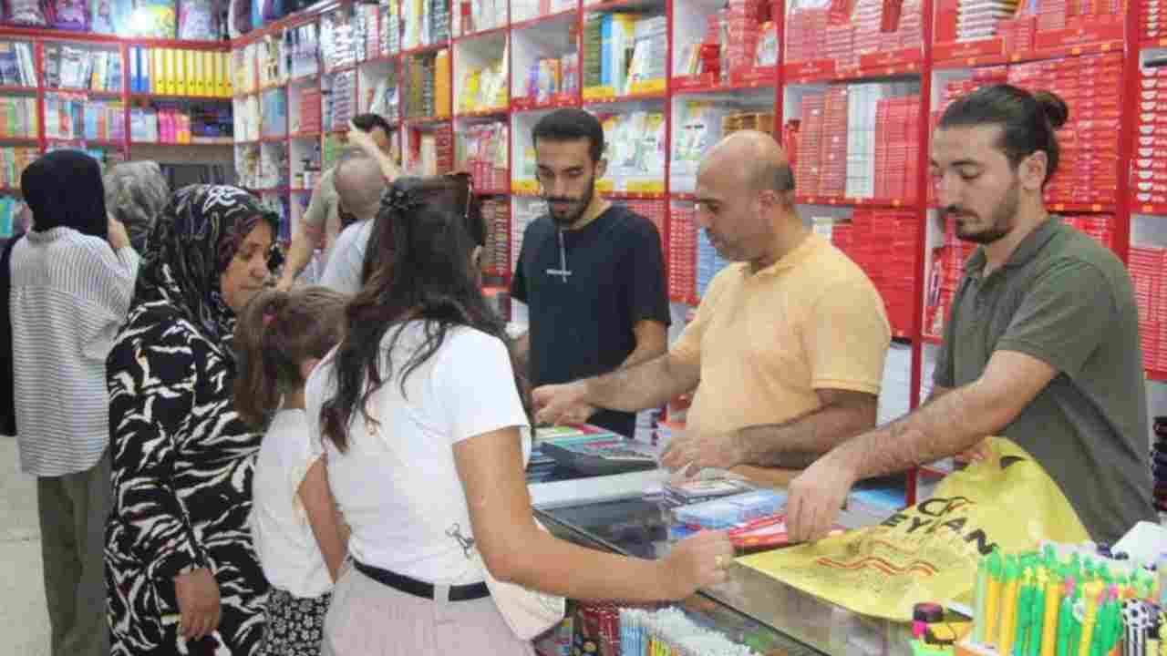 Gaziantep'te kırtasiyelerde okul alışverişi yoğunluğu başladı