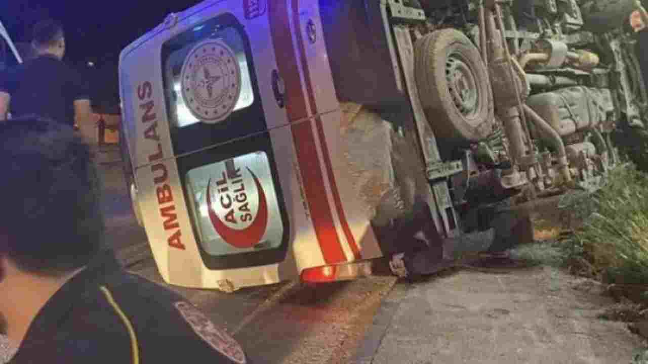 Gaziantep’te Ambulans Devrildi! Sağlık Personeli Yaralandı