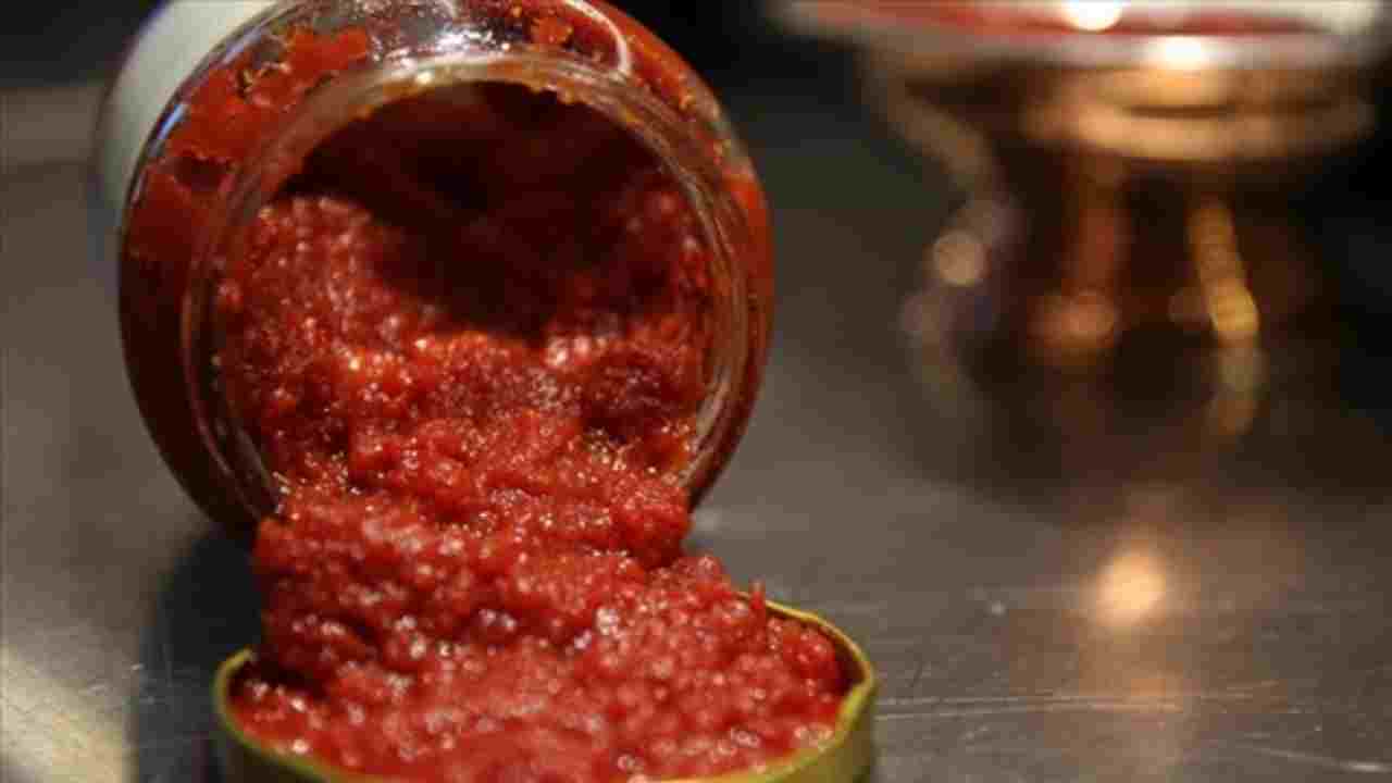 Salça değil adeta zehir! Gaziantep’te skandal üretim ortaya çıktı