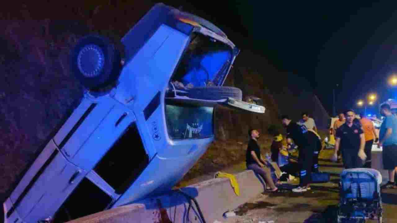 Gaziantep yolunda iki otomobil kaza yaptı: 3 yaralı