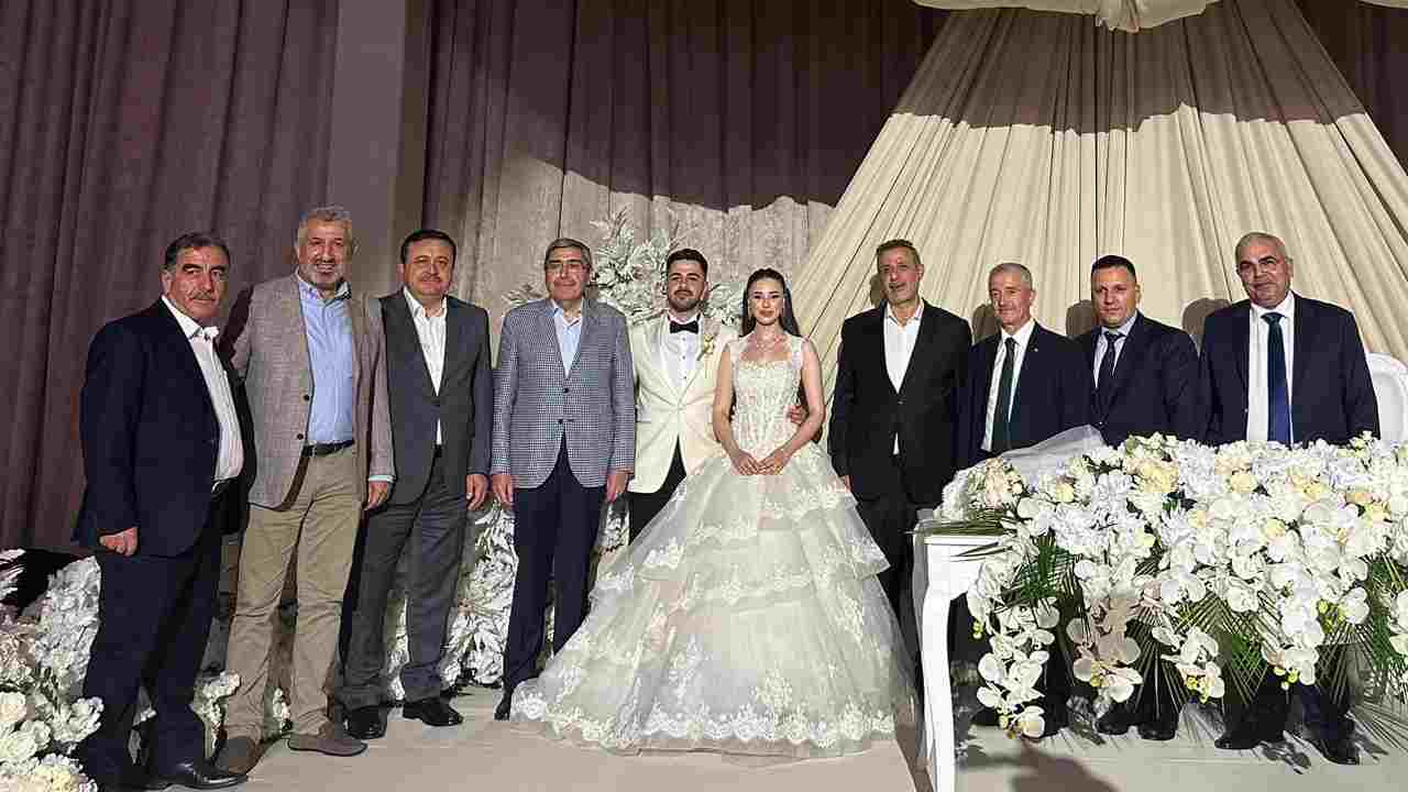 Gaziantep’te Muhteşem Düğün: İş ve Siyaset Dünyası Bu Düğünde Buluştu