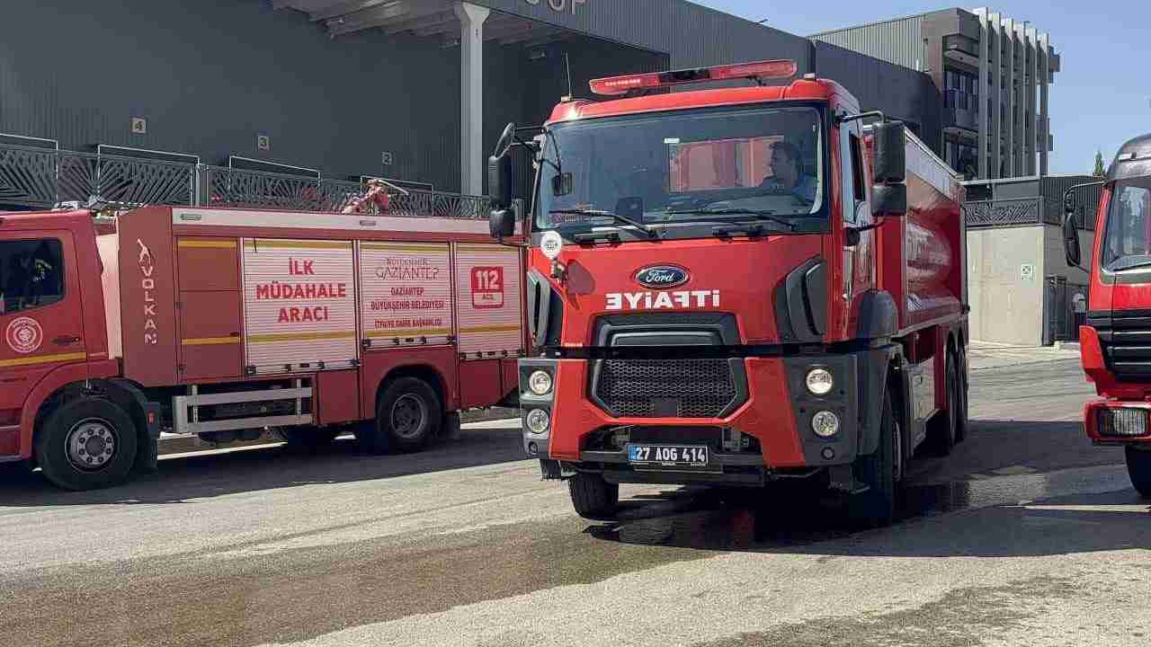 Gaziantep OSB'de Fabrika Yangını! Dumandan Zehirlenenler Var