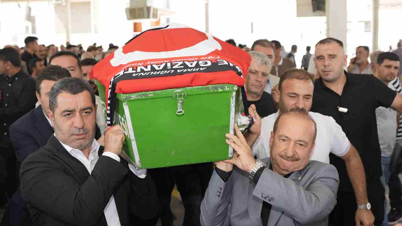 Amigo Hacı'yı Son Yolculuğuna Yüzlerce Kişi Uğurladı