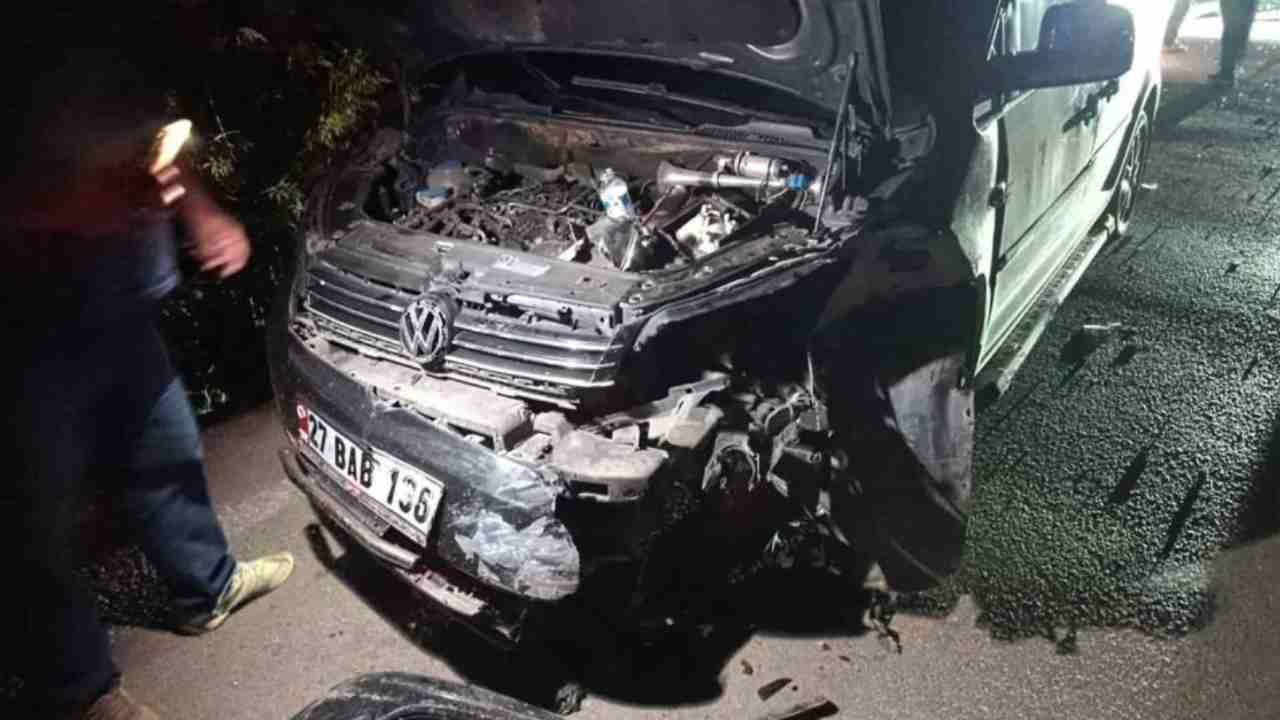 Gaziantep’te Feci Kaza! Hafif ticari araç ile otomobil çarpıştı: 1 ağır yaralı