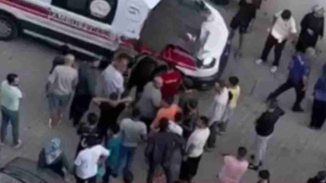 Gaziantep’te Dehşet! 5 Yaşındaki Çocuk 9. Kattan Aracın Üzerine Düştü