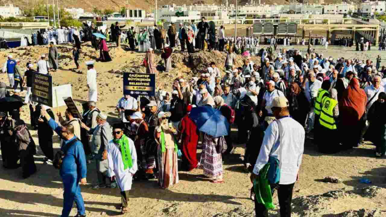 41 yıllık evli ulu çınarların kutsal yolculuğu’nun Medine bölümü tamamlandı