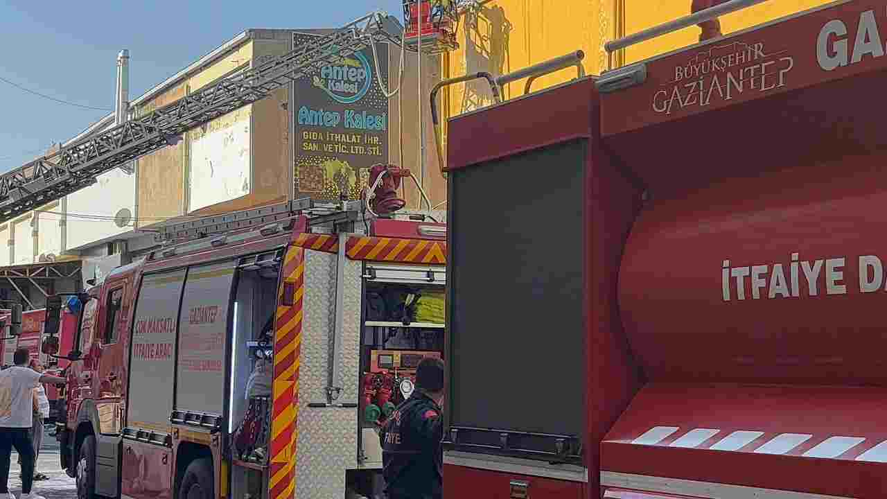 Gaziantep’te Gıda İşletmesinde Korkutan Depo Yangını