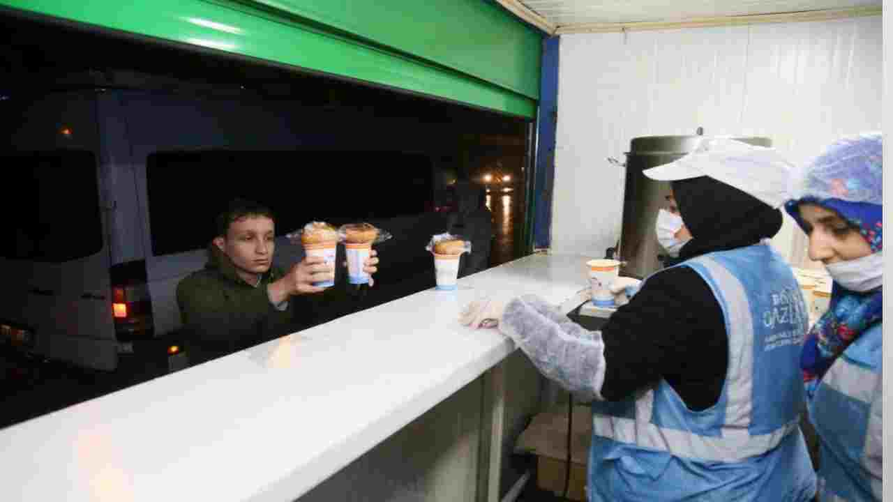 Gaziantep Büyükşehir, 40 noktada 15 bin kişiye çorba ikram hizmeti veriyor