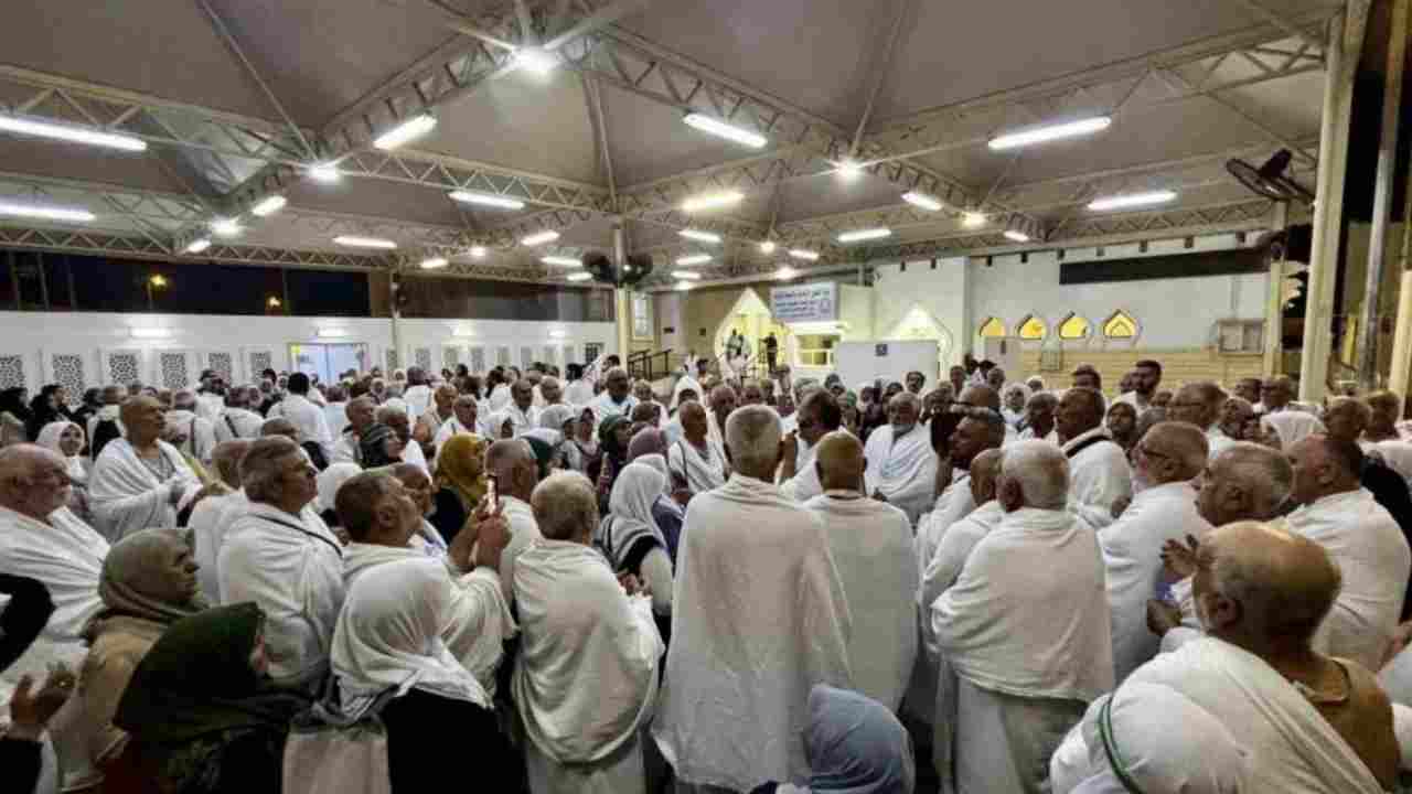 Umrelerini tamamlayan 300 kişilik ilk kafile Gaziantep'e döndü