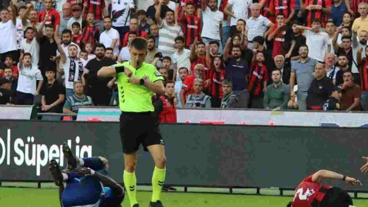 Gaziantep FK Süper Lig'in En Sinirli Takımı! 8 Haftada Tam 29 Kart Cezası