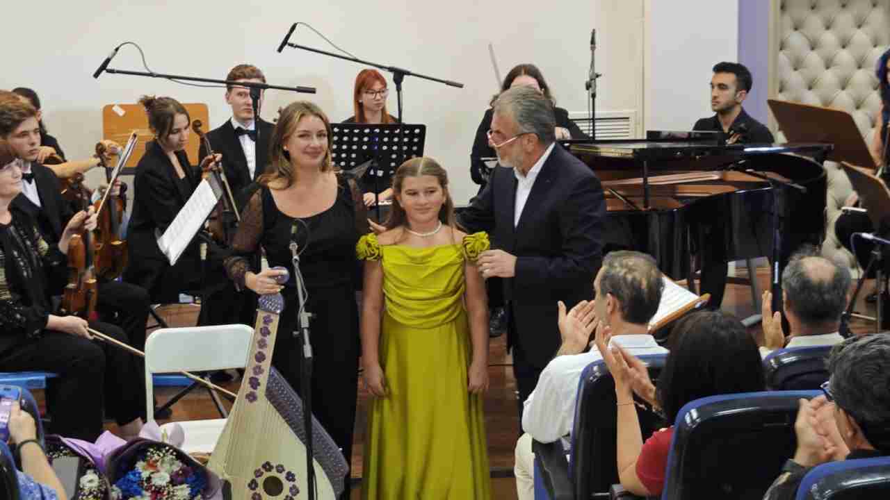 Gaziantep'ten Yükselen Müzik Yıldızı! Daha 10 Yaşındaki Dahi Piyanist Elif Anastasia