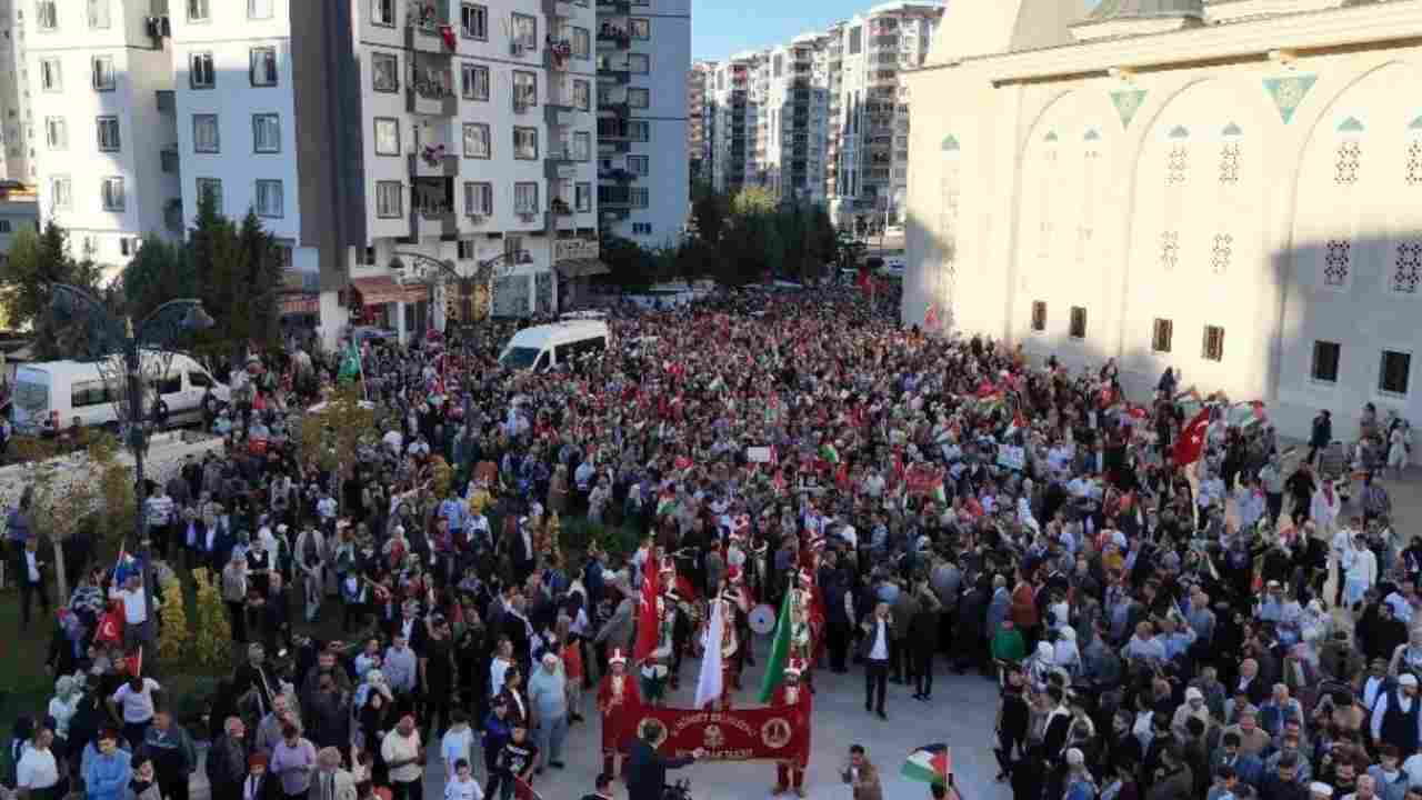 Gaziantep’te binlerce kişi Filistin’e destek yürüyüşüne katıldı