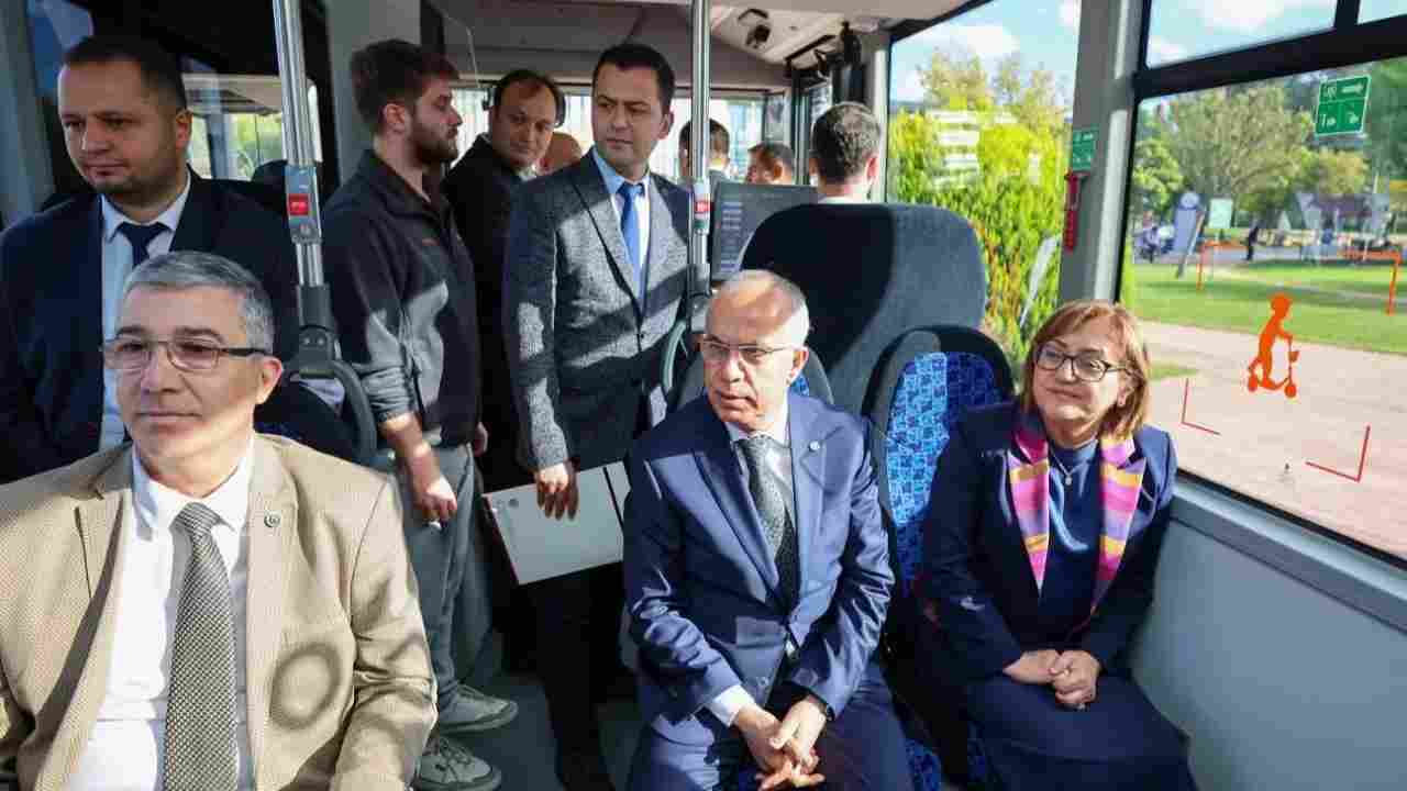 Gaziantep, Yeşil Ulaşımda Öncü: Türkiye'nin En Uzun Elektrikli Otobüsü Tanıtıldı