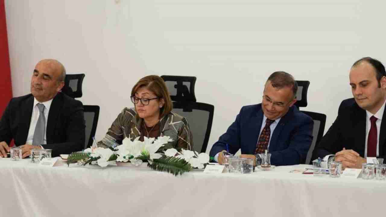 Vali Çeber ile Başkan Şahin, Arabanlı muhtarların taleplerini dinledi