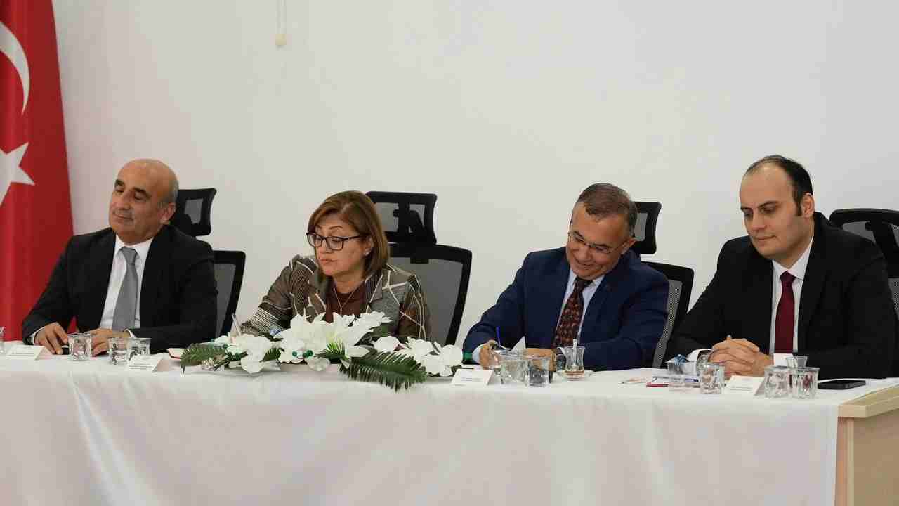 Fatma Şahin'den Köylere Müjde!