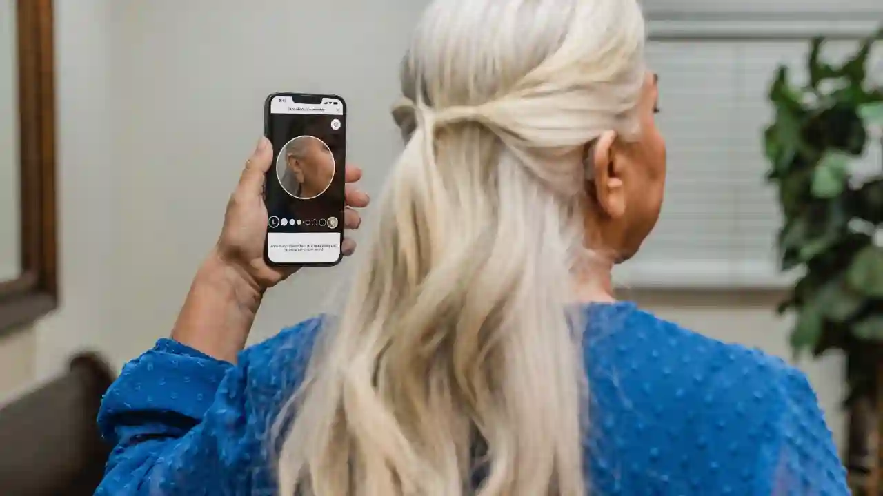 Görünmez Tasarımlar, Maksimum Konfor: En Yeni İşitme Cihazı Trendleri