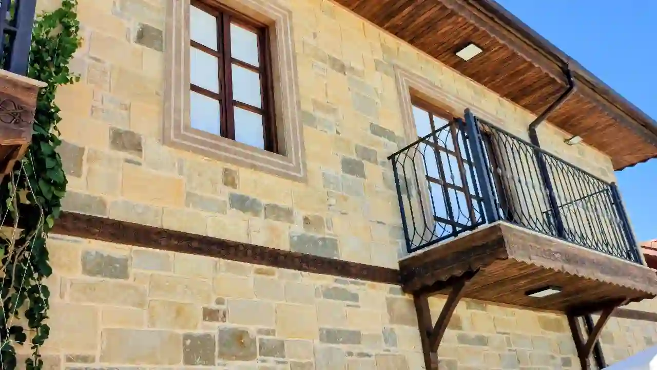 Doğal Taş Evlerle Yeniden Doğaya Dönüş Başlıyor