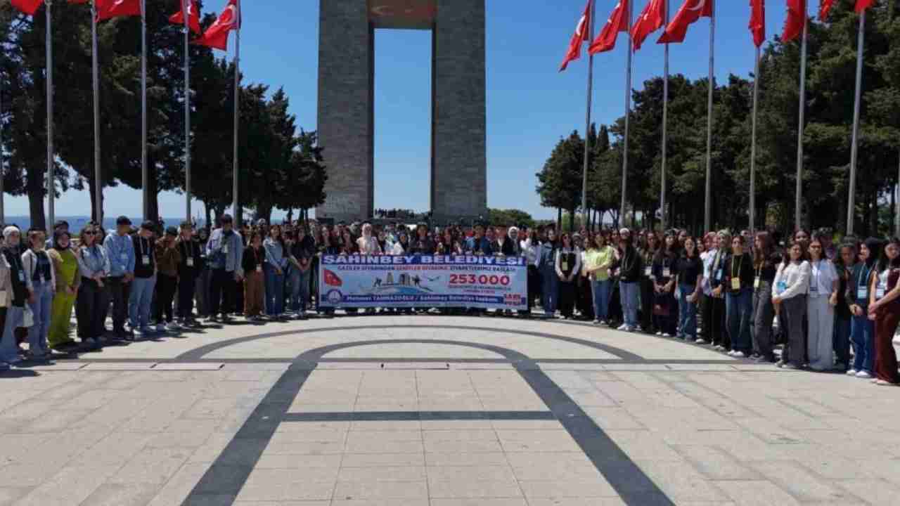 Şahinbey, 253 bin gazi torununu özel uçakla şehit topraklarına ulaştırdı