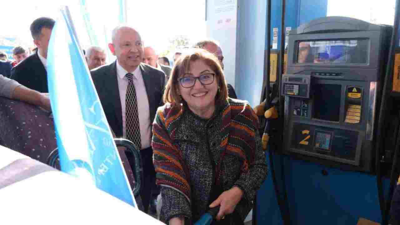 Fatma Şahin Çiftçinin Yüzünü Güldürdü! Çiftçiye Dev Destek