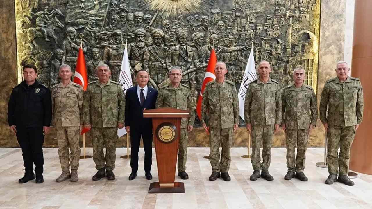 Kara Kuvvetleri Komutanı Orgeneral Tokel, Vali Çeber'i ziyaret etti