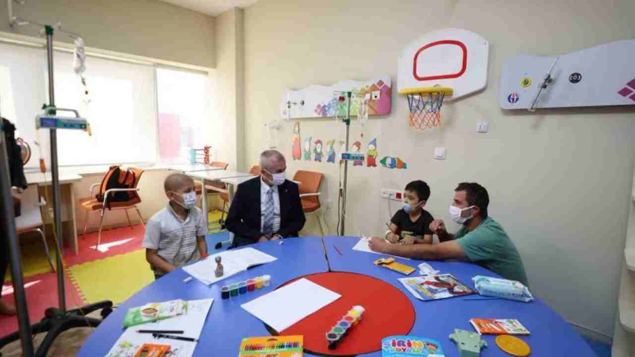 Tahmazoğlu’ndan lösemili çocuklara moral