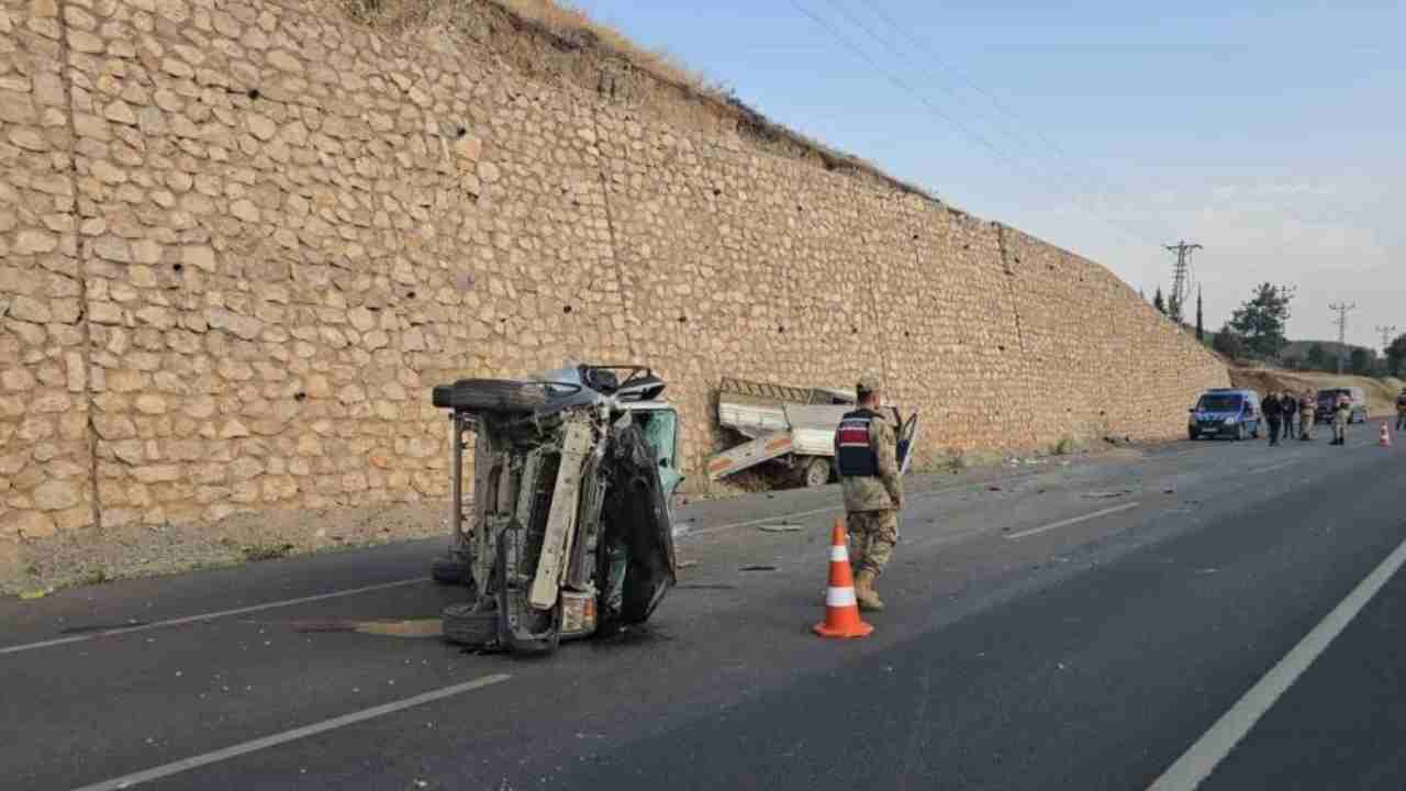 Gaziantep’te Feci Kaza! Kamyonet Hafif Ticari Araca Çarptı: 4 Yaralı